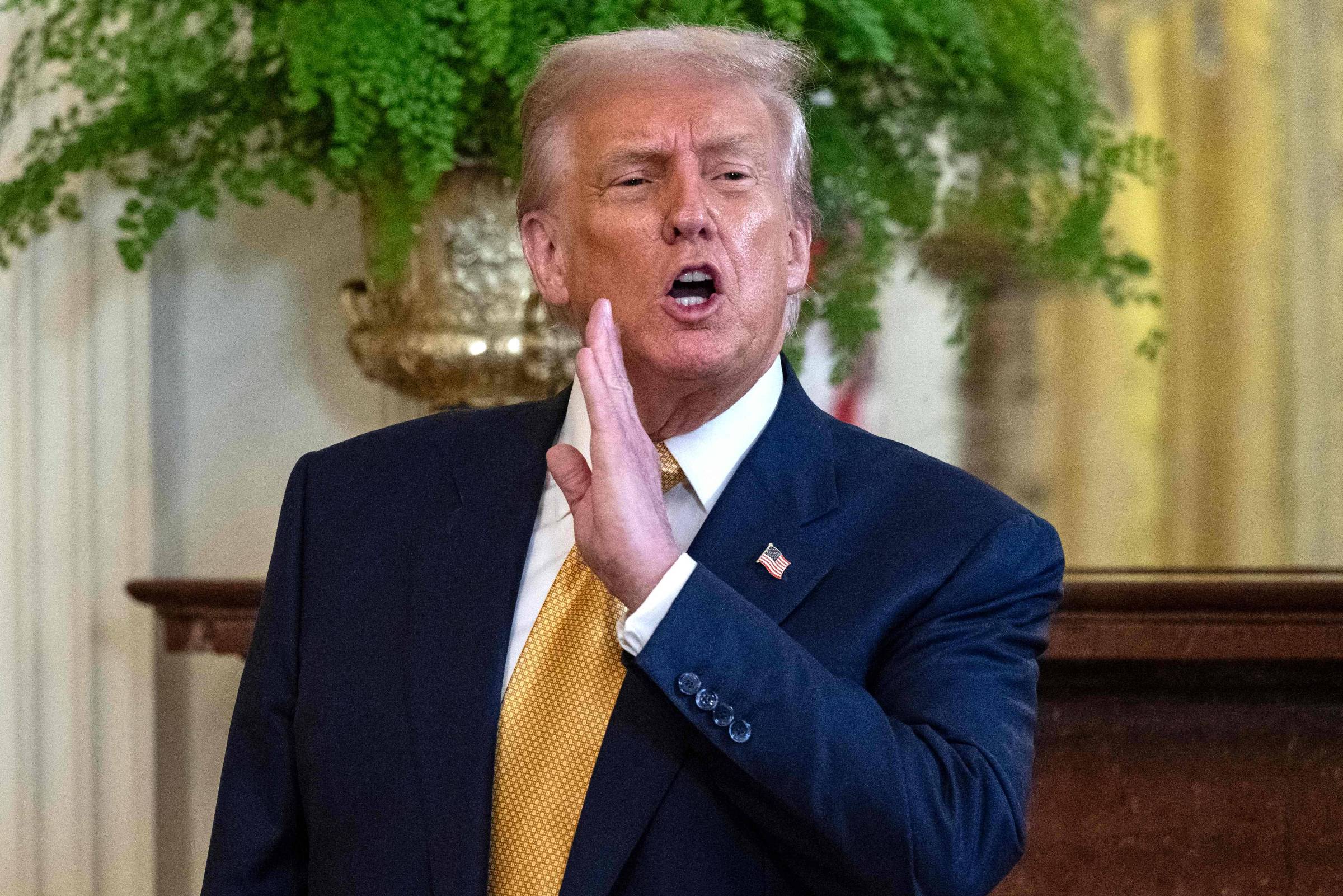 Trump critica novamente Powell e pede ações do Fed contra sua 'teimosia'