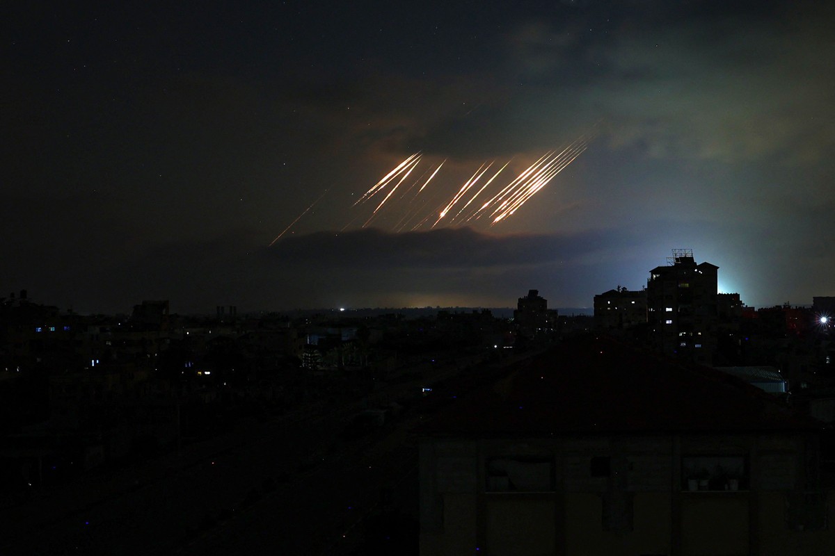 Irã reabre espaço aéreo após conflito com Israel e retoma voos comerciais