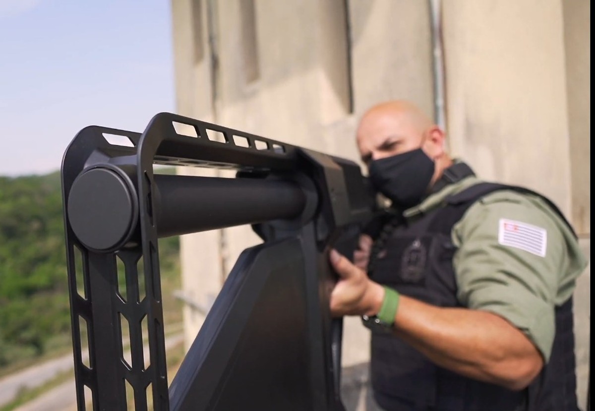 Drones facilitam tráfico de drogas e celulares, desafiando autoridades estaduais