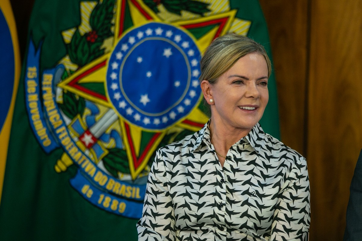 Gleisi critica tarifas de Trump e defende que 'soberania não se negocia'