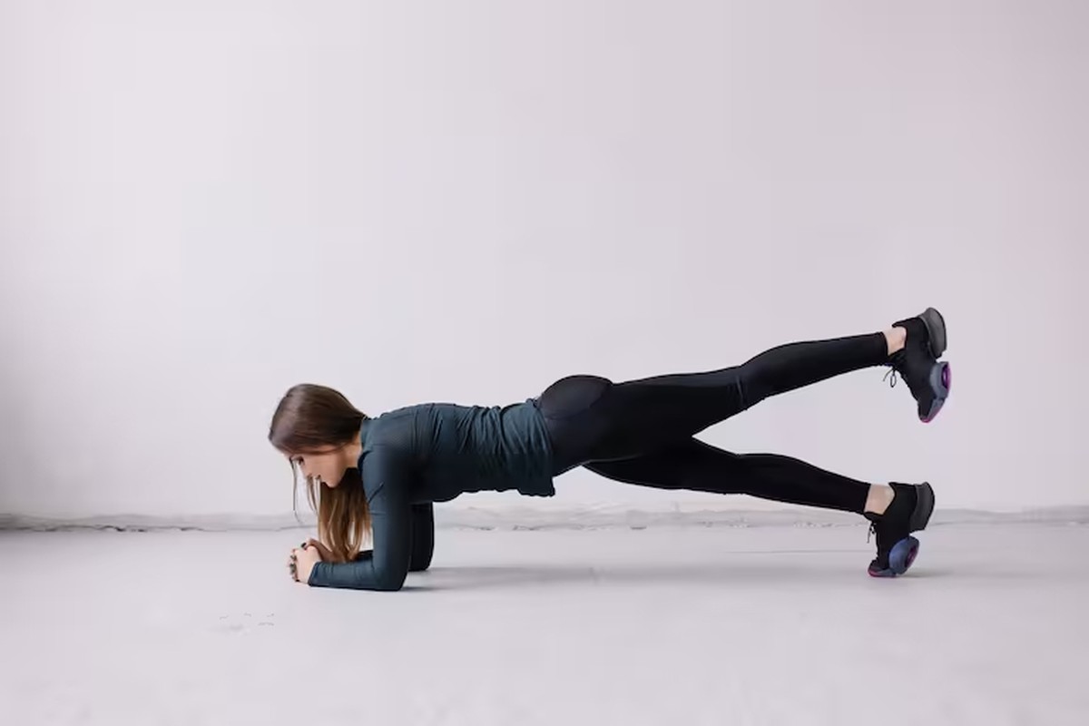 Exercício do escorpião melhora força, postura e flexibilidade de praticantes