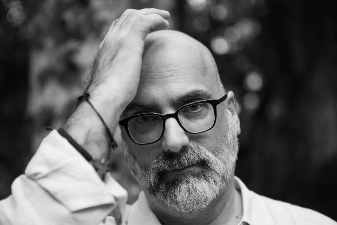 Valter Hugo Mãe destaca a importância de tornar a vida mais suportável