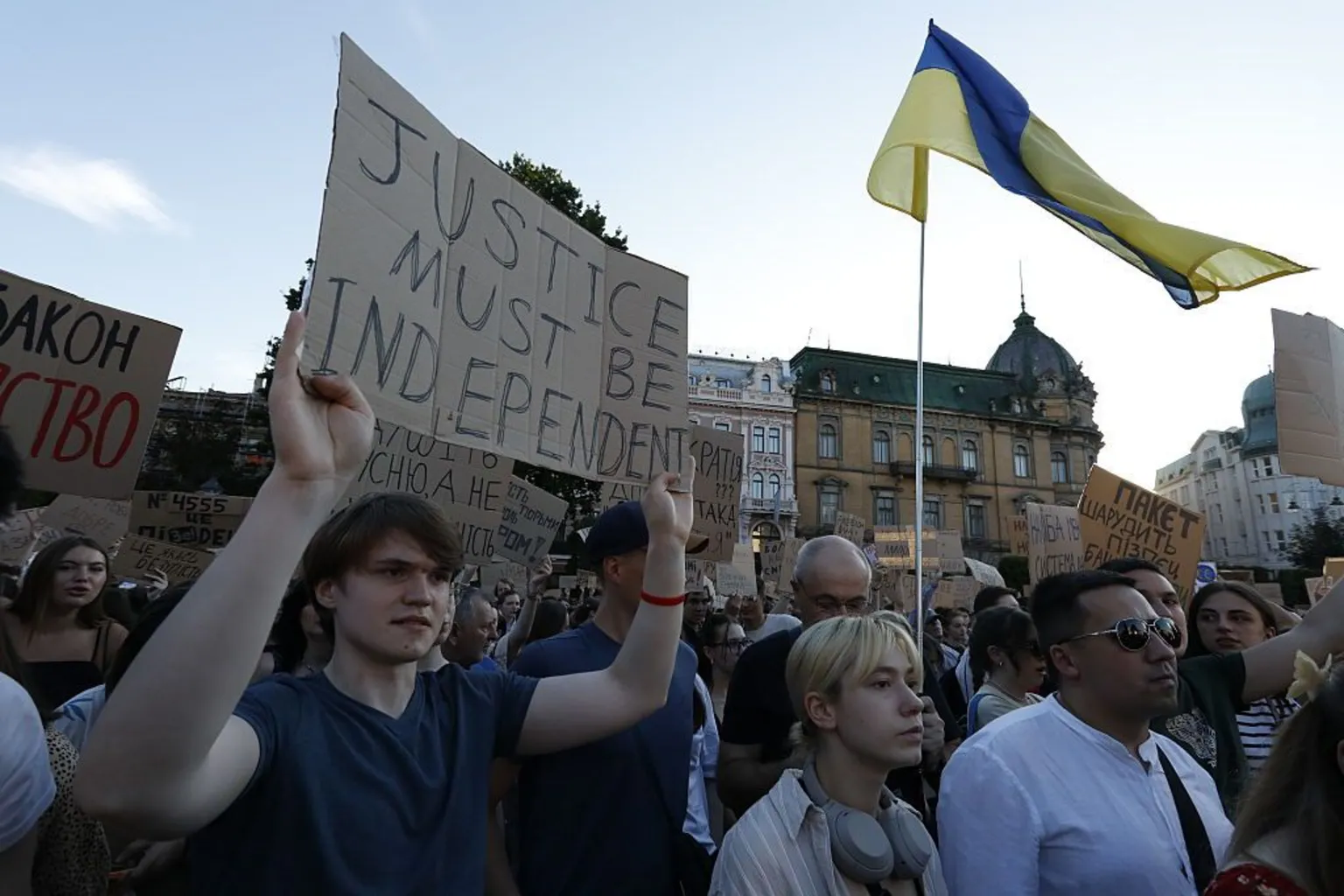 Zelensky propõe nova lei anticorrupção após manifestações no país