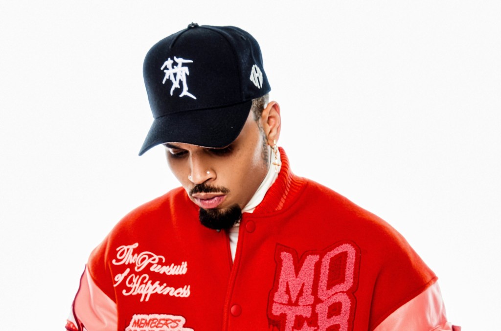 Chris Brown celebra aniversário com nova certificação de diamante por "Look at Me Now"