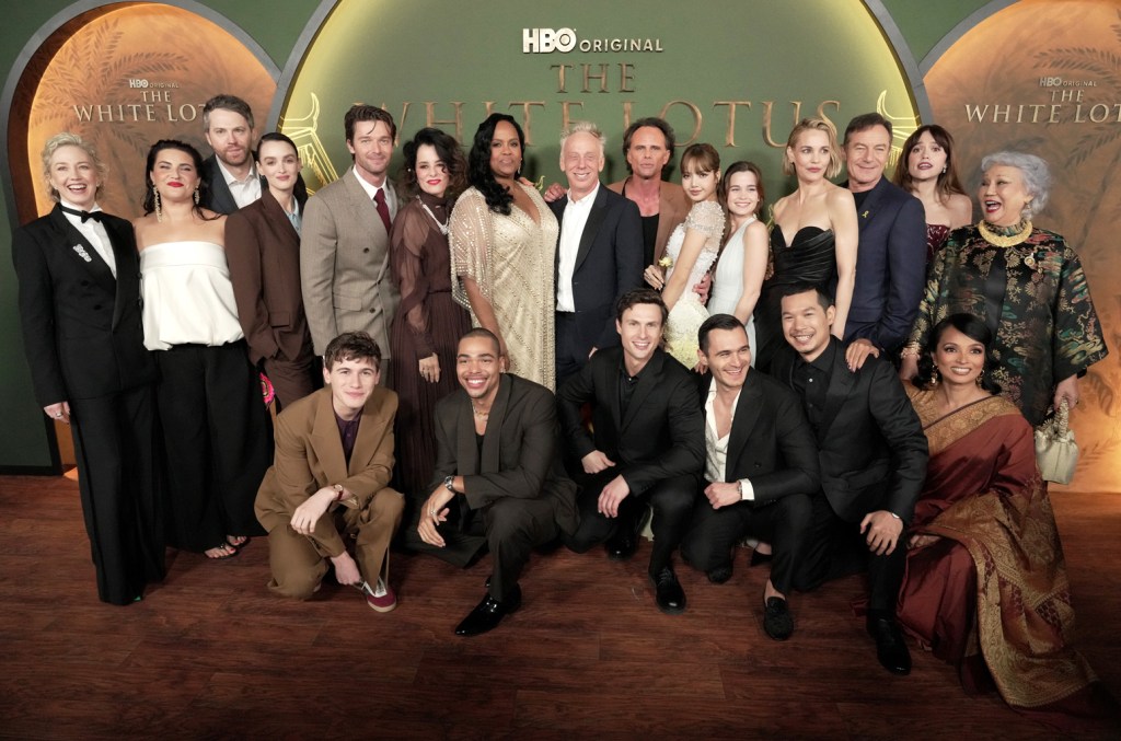 Elenco de The White Lotus celebra o final da terceira temporada com dança e música de Doechii