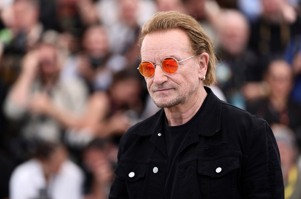 Bono se despede emocionado de funcionários da USAID demitidos por Trump