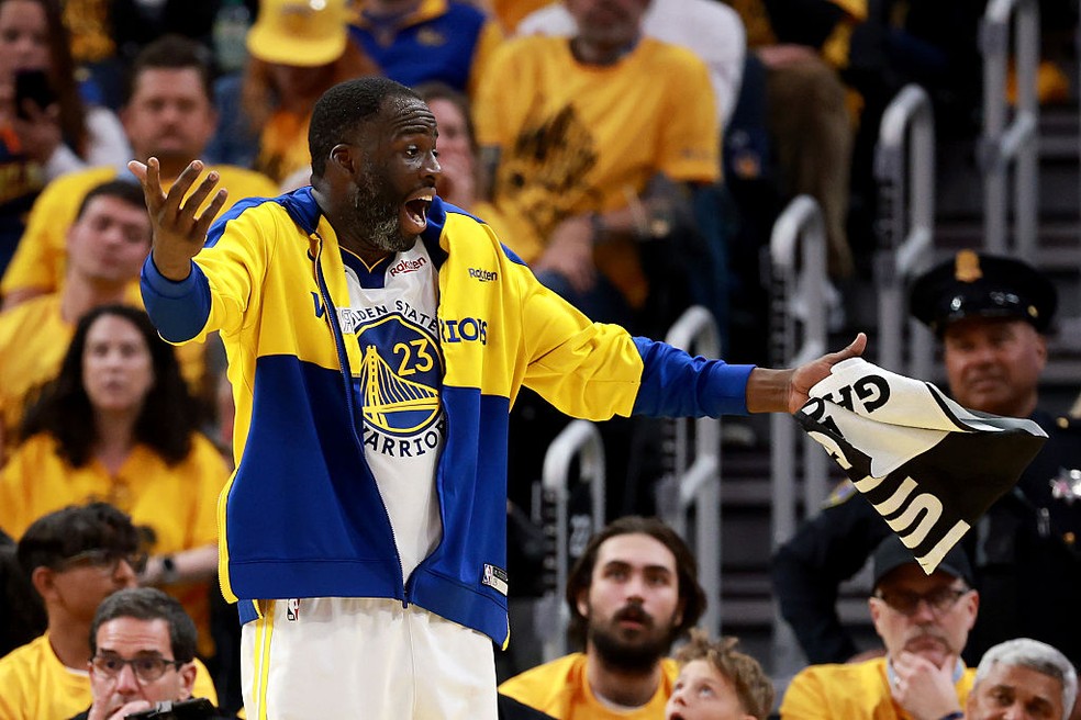 Draymond Green é multado em US$ 50 mil por comentário sobre árbitros na NBA