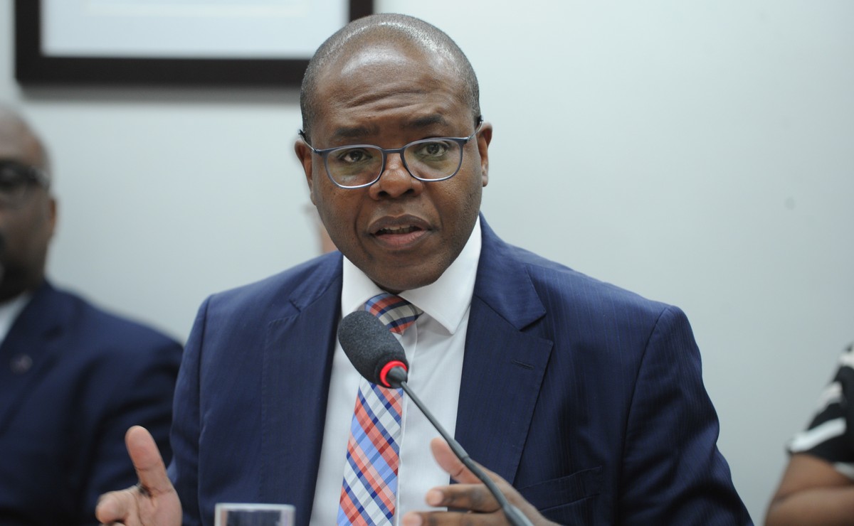 Silvio Almeida sugere retratação a ex-diretor do MDH, que não aceita proposta