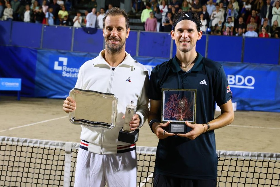 Gasquet vence Thiem em emocionante final de torneio de exibição na praia