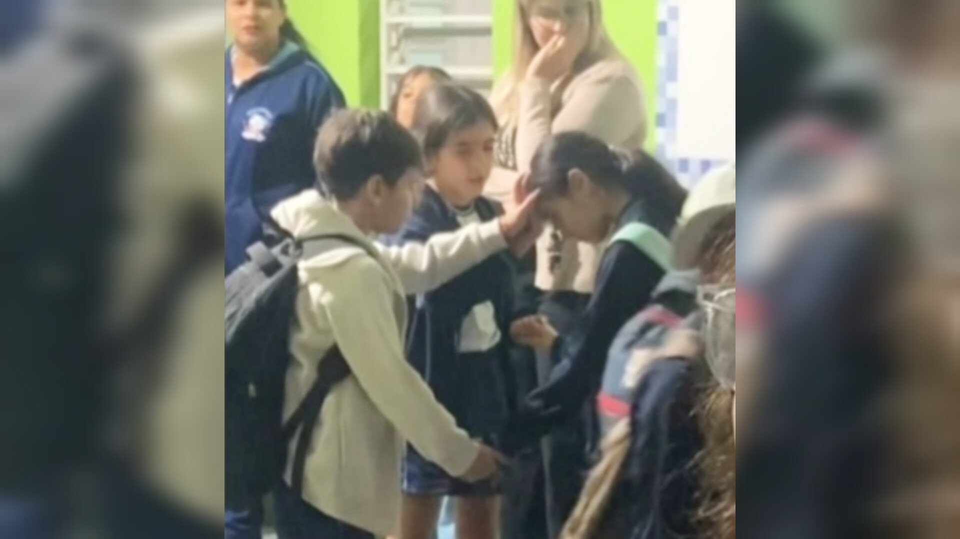 Lulu recebeu oração de dois colegas. (Foto: Reprodução/Instagram/Rosivaldo Silva Sena)