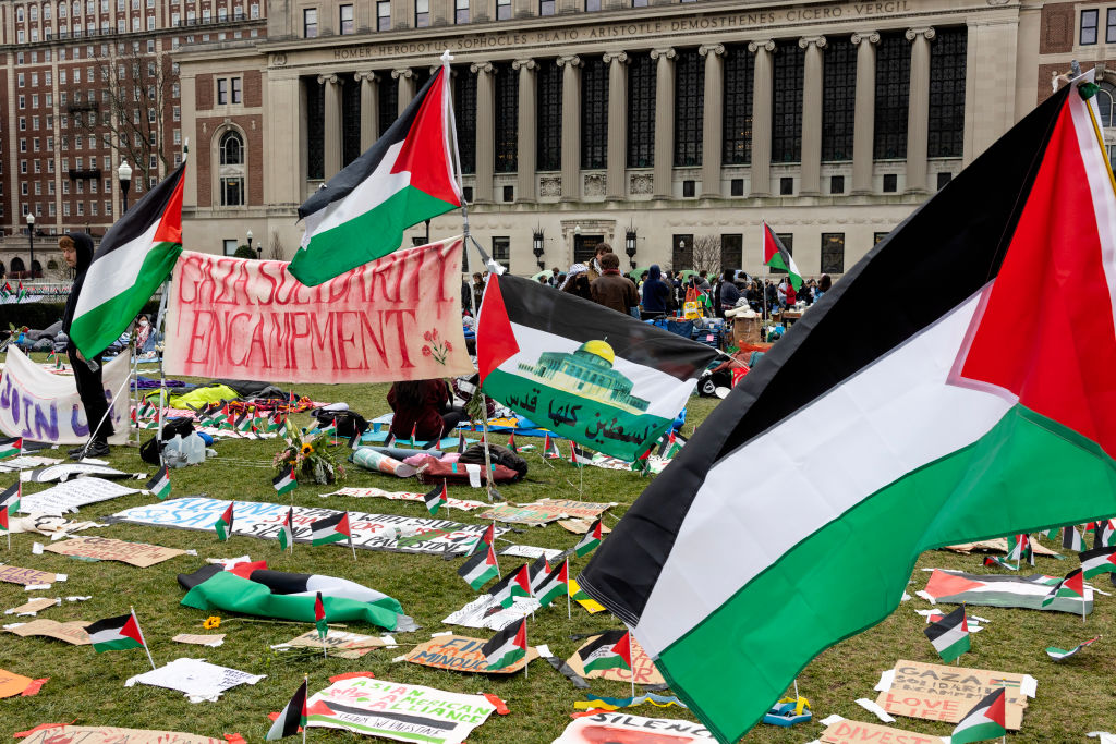 Protesto de estudantes pró-Palestina ocupa um gramado central no campus da Universidade Columbia por cinco dias em Nova Iorque em 21 de abril de 2024. (Foto: Andrew Lichtenstein/Corbis via Getty Images)