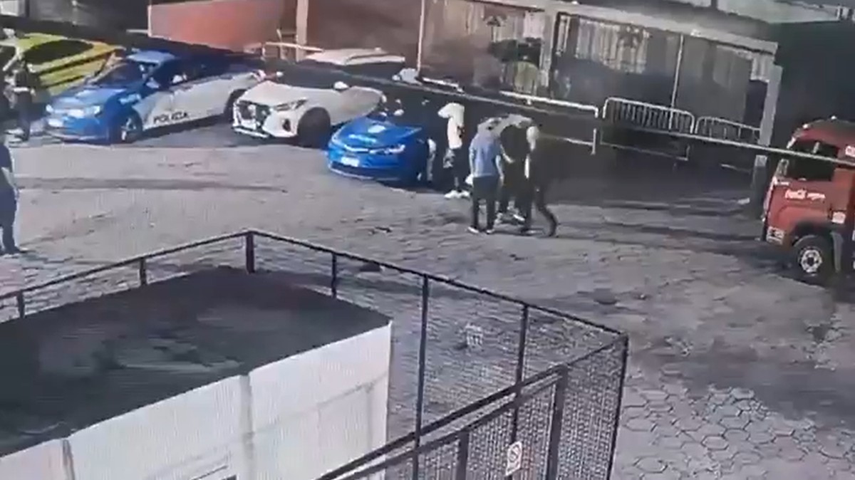 Influenciador denuncia agressão de dirigente do Vasco em São Januário; dirigente se defende