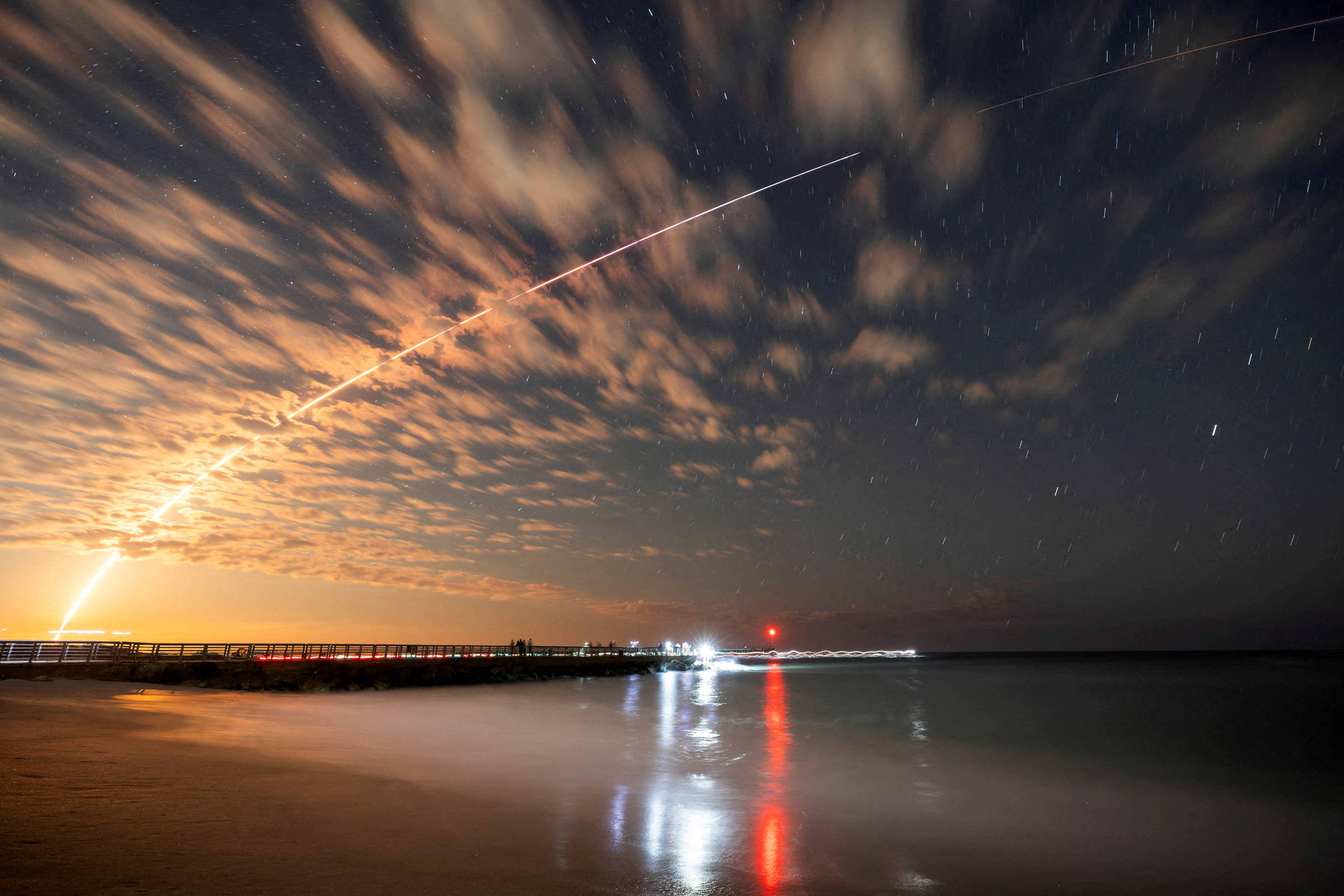 Lançamento do foguete Falcon 9, da SpaceX, com satélites da Starlink. (Foto: Sam Wolfe - Reuters)
