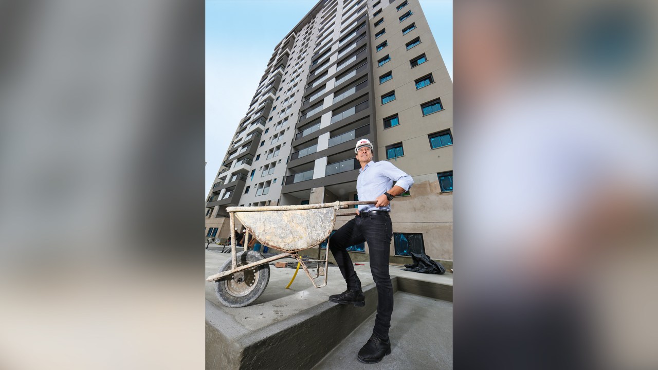 Juros altos pressionam famílias e empresas e desaceleram a economia brasileira