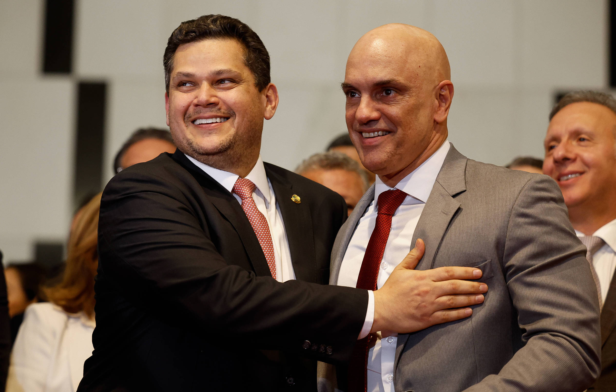 Supremo e Congresso discutem redução de penas para invasores de 8 de janeiro
