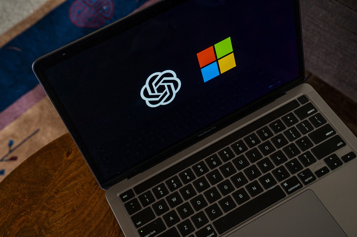 Microsoft negocia parceria com OpenAI para acesso contínuo à tecnologia de IA