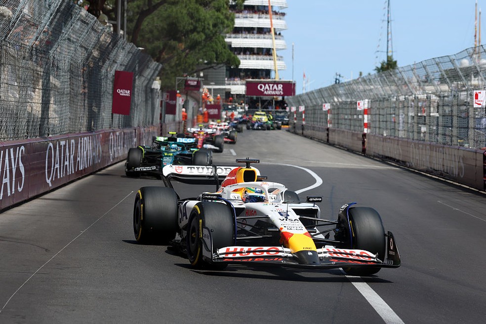 Fila de carros durante o GP de Mônaco da F1 2025. (Foto: Steven Tee/Getty Images)