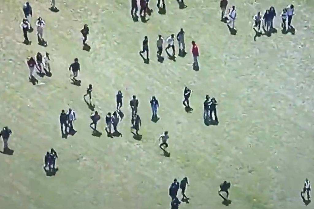 Pessoas fogem após ataque a tiros em escola de Dallas, nos EUA (Foto: @theinformant_x/Reprodução X)