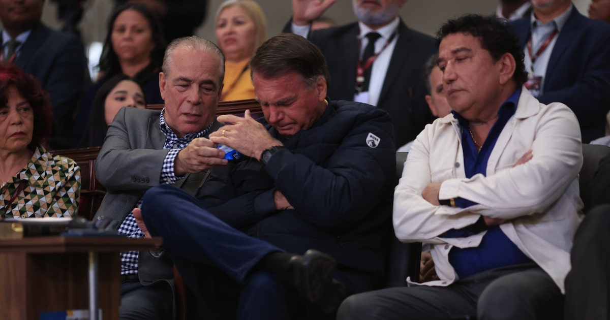 Bolsonaro se emociona em culto após decisão de Moraes sobre prisão preventiva