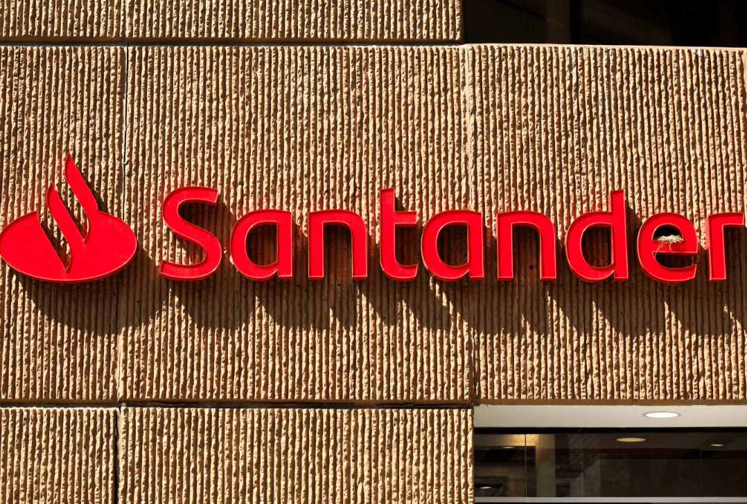 Santander aprova pagamento de R$ 2 bilhões em juros sobre capital próprio