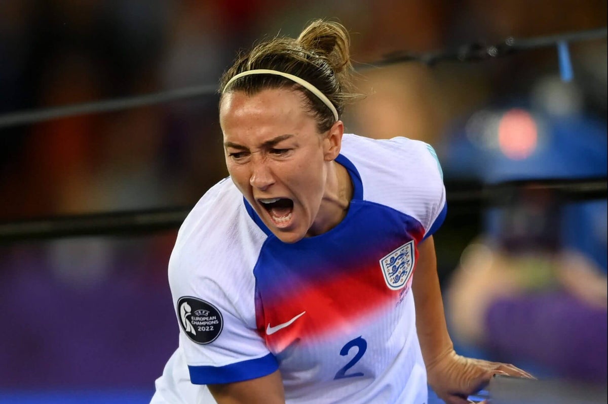 Lucy Bronze joga com fratura na tíbia e enfrenta dor e riscos na competição
