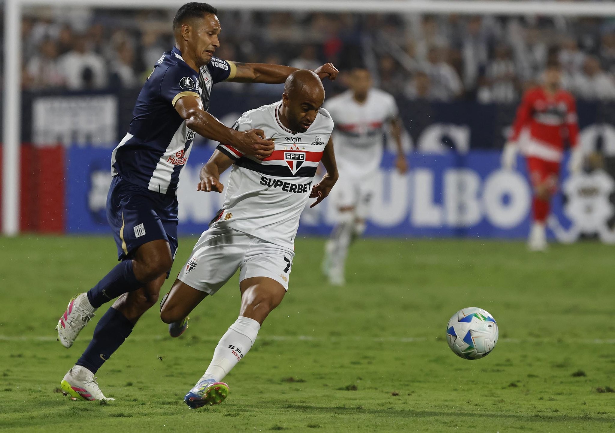 Lucas Moura em treino do São Paulo (Foto: Rubens Chiri/São Paulo FC)