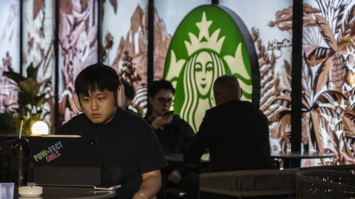 Big Tech se recupera enquanto Starbucks avalia proposta de investimento na China