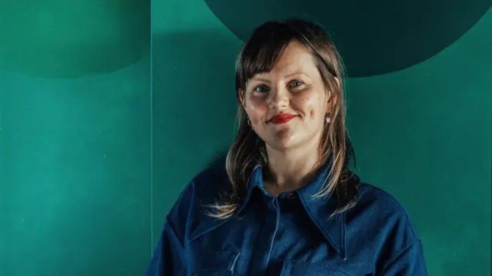 Para Sabine Zetteler, não faz sentido ler textos escritos por inteligência artificial. (Foto: Taran Wilkhu/BBC)