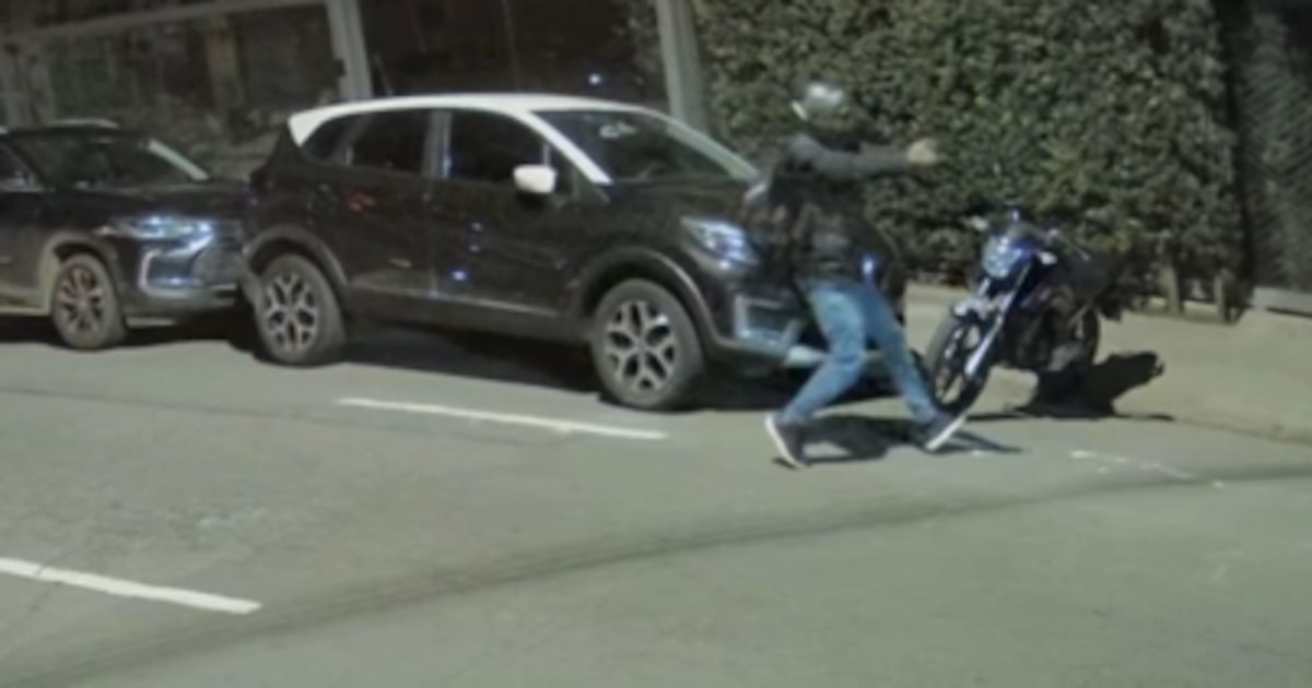 Mulher é baleada em tentativa de assalto na Vila Olímpia; ladrões fogem de moto (Foto: Reprodução/Câmeras de segurança)