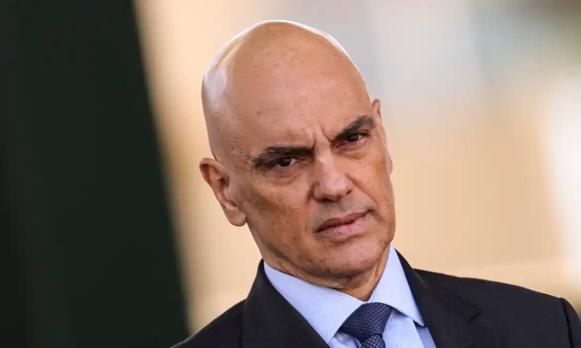 Moraes ignora sanção dos EUA e critica tarifa como tentativa de golpe