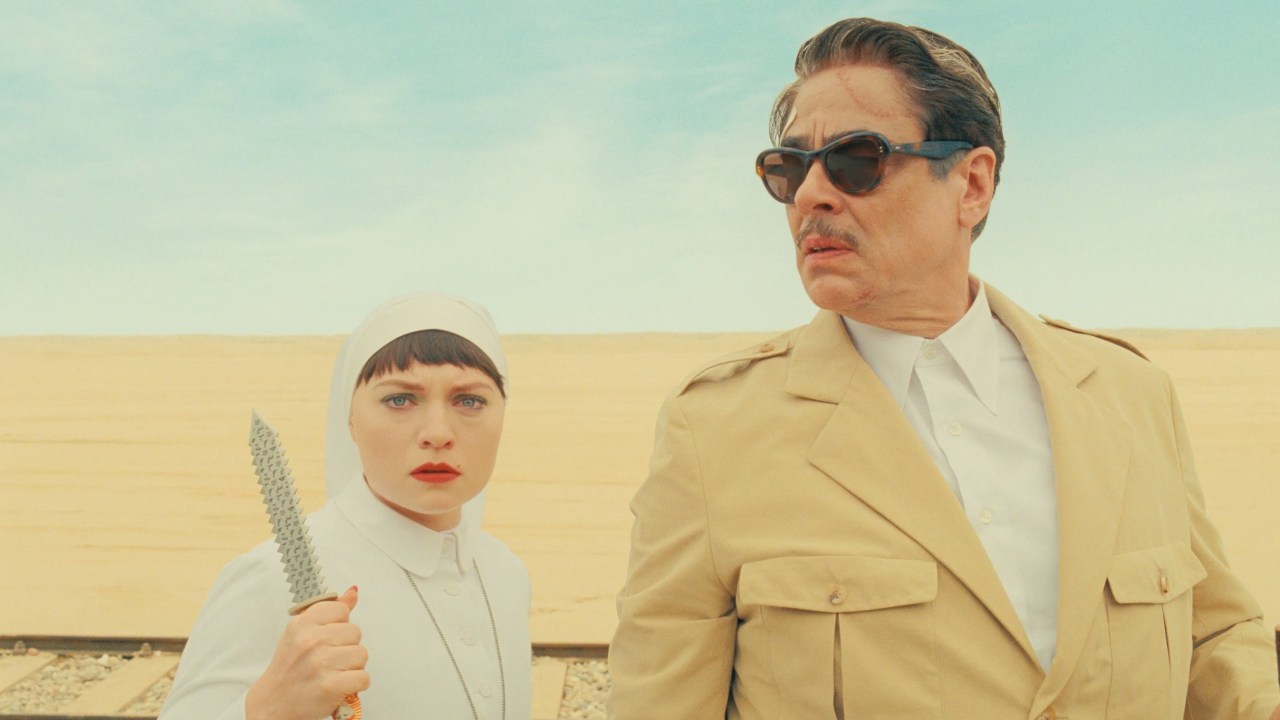 Mia Threapleton brilha como protagonista em O Esquema Fenício, de Wes Anderson