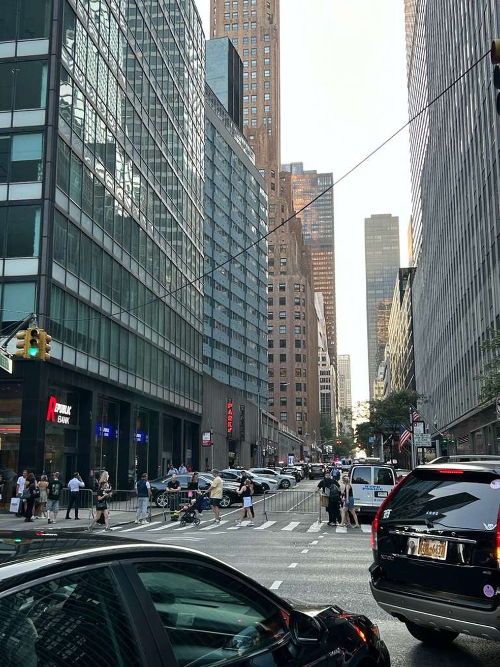Atirador dispara em avenida movimentada de Nova York e causa pânico geral