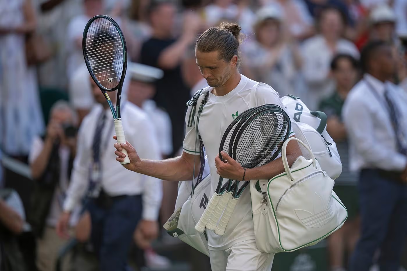 Becker apoia Zverev após desabafo do tenista sobre dificuldades pessoais