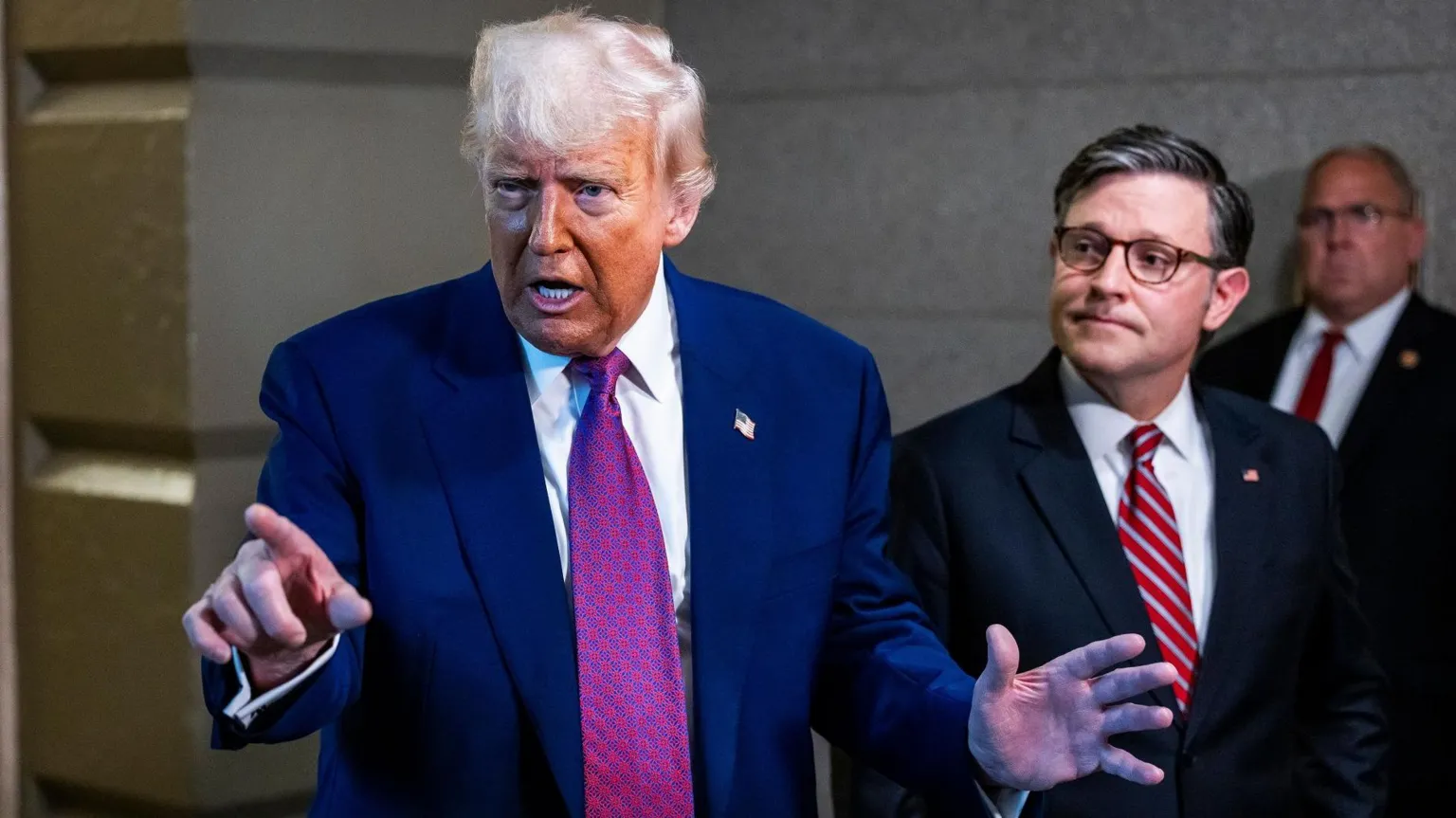 Câmara dos EUA debate a noite toda enquanto projeto de orçamento de Trump permanece parado