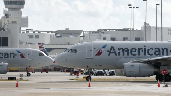 American Airlines reduz previsão de lucro para 2025 após fraco desempenho no terceiro trimestre