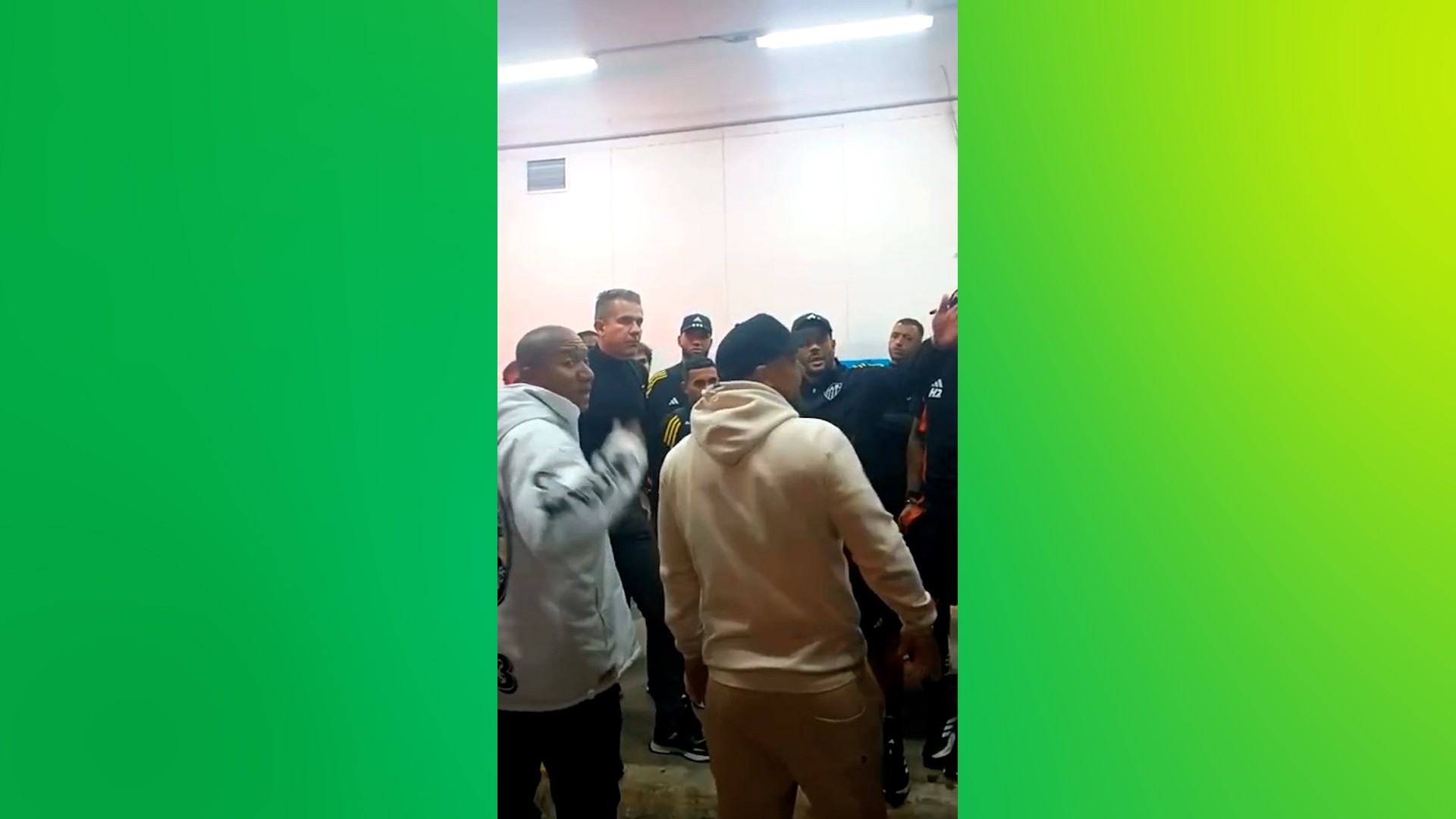 Organizada faz cobrança ao Atlético Mineiro em ação polêmica