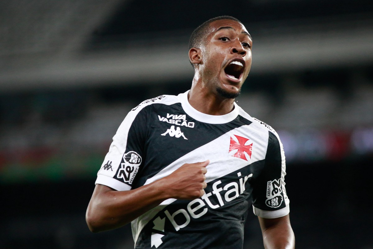 Rayan renovou o contrato com o Vasco até o fim de 2026 (Foto: Matheus Lima/Vasco)