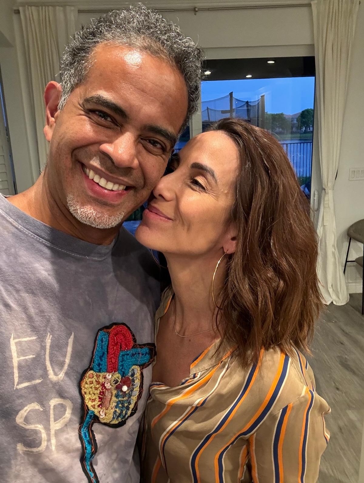 Tania Khalill e Jairzinho celebram 24 anos de união e compartilham vida nos EUA