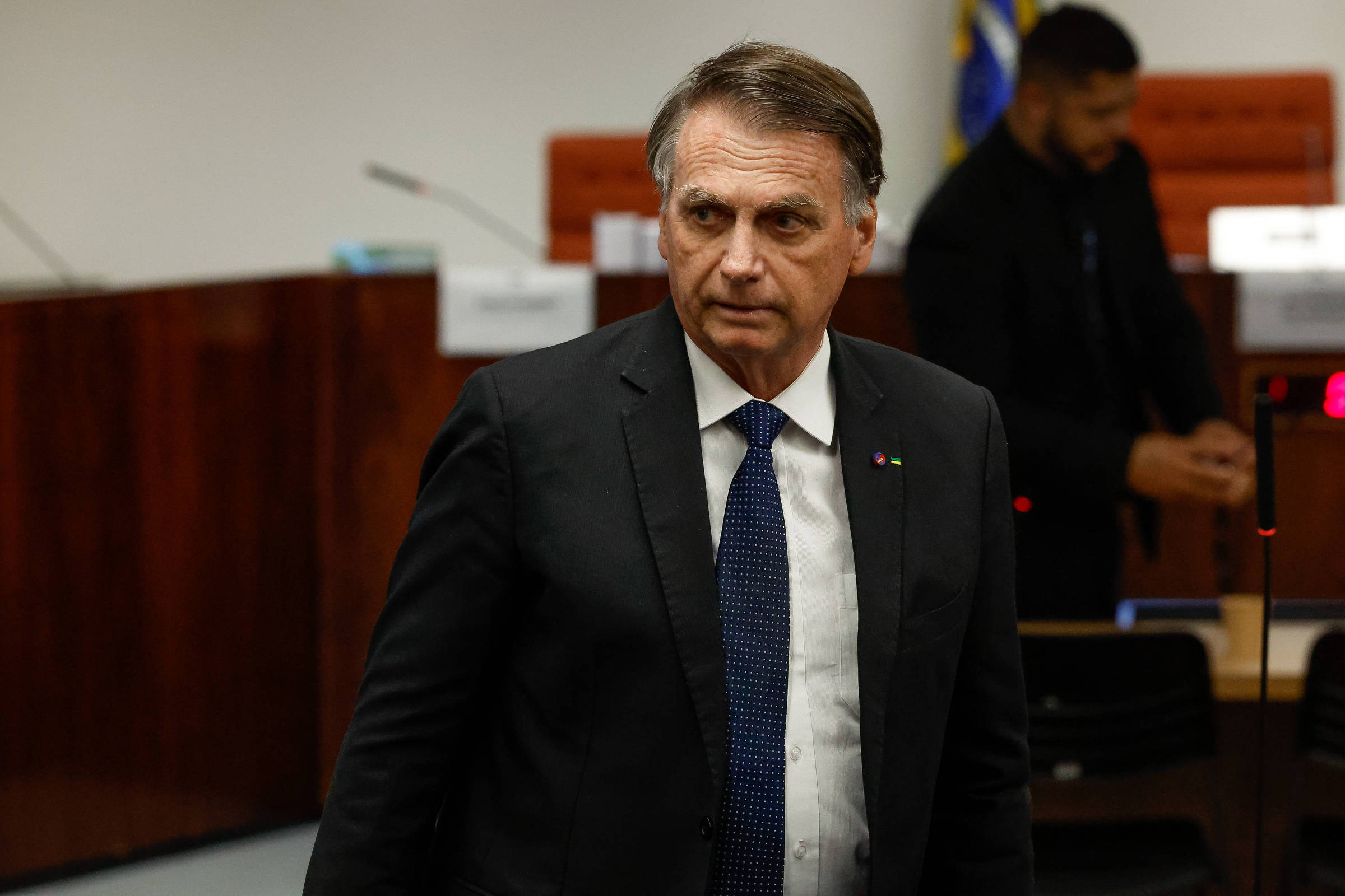 Bolsonaro nega intenção de deixar o país e critica denúncia da PGR
