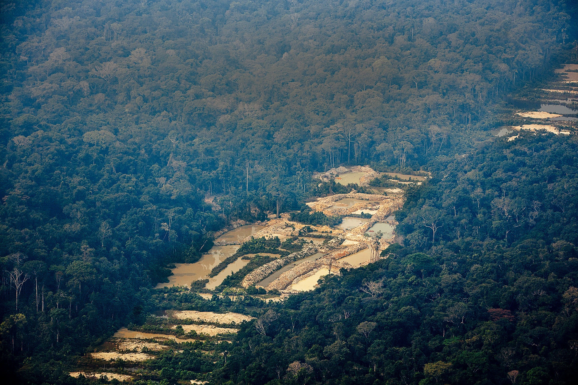 Empresas mineradoras avançam na Amazônia com impactos socioambientais graves