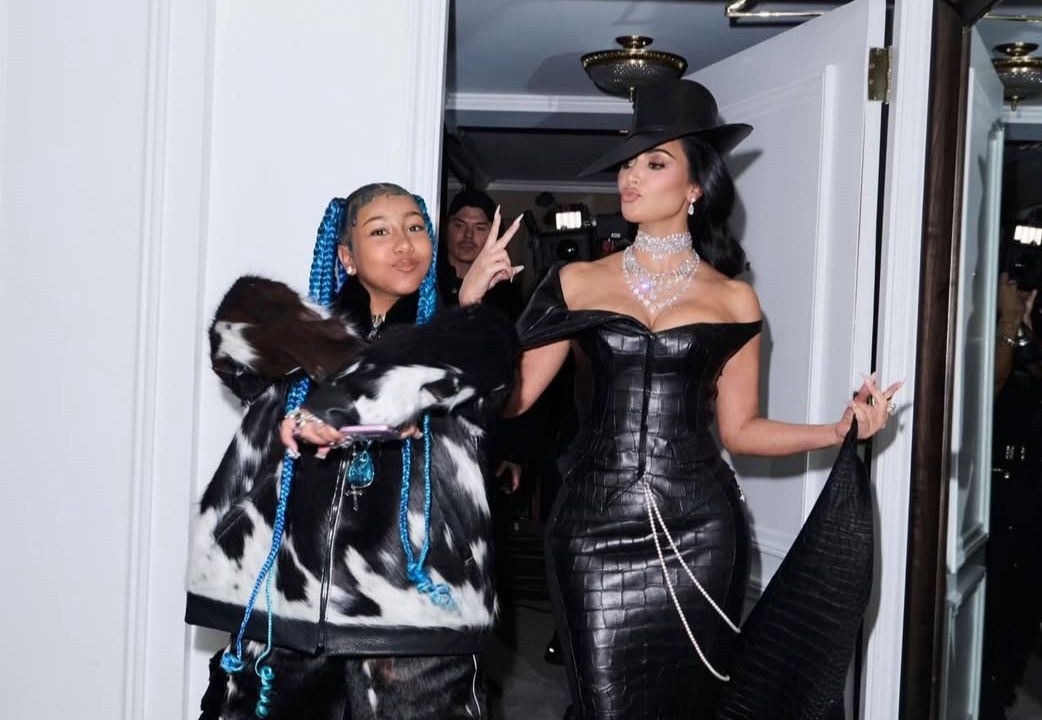Kim Kardashian celebra o aniversário da filha com festa luxuosa em iate