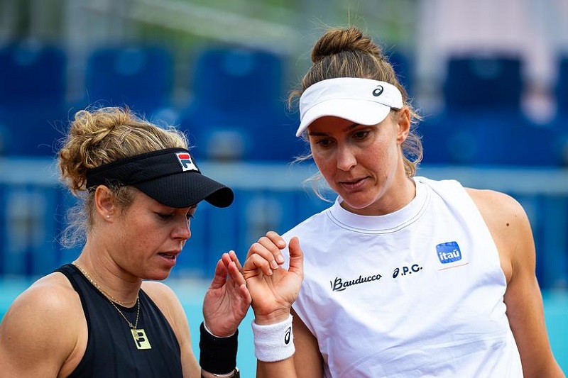 Bia e Siegemund vencem na estreia das duplas em Nottingham