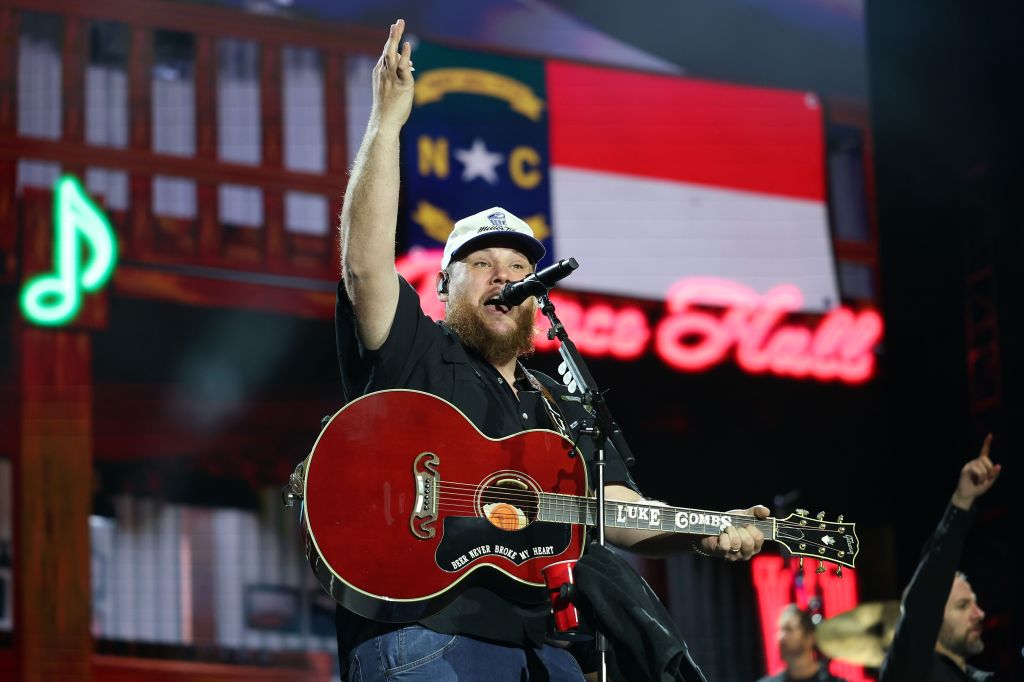 Os melhores momentos do terceiro e último dia do Stagecoach Sunday, incluindo Luke Combs, Midland e os Backstreet Boys. (Foto: Reprodução)