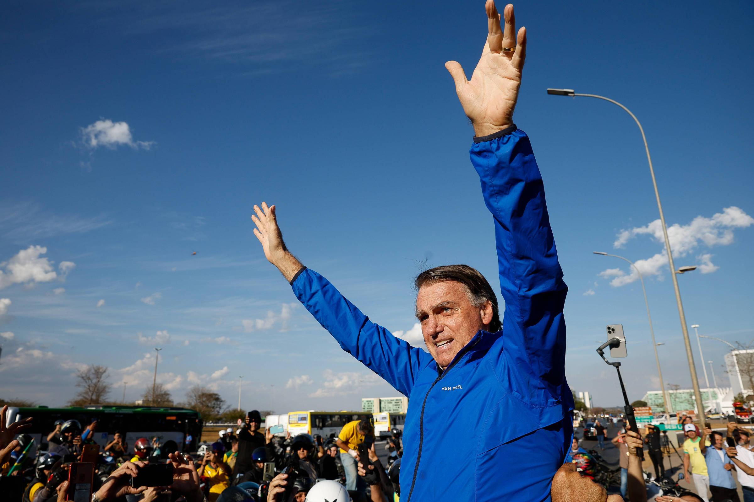 Congresso retoma atividades sob tensão após prisão de ex-presidente Bolsonaro