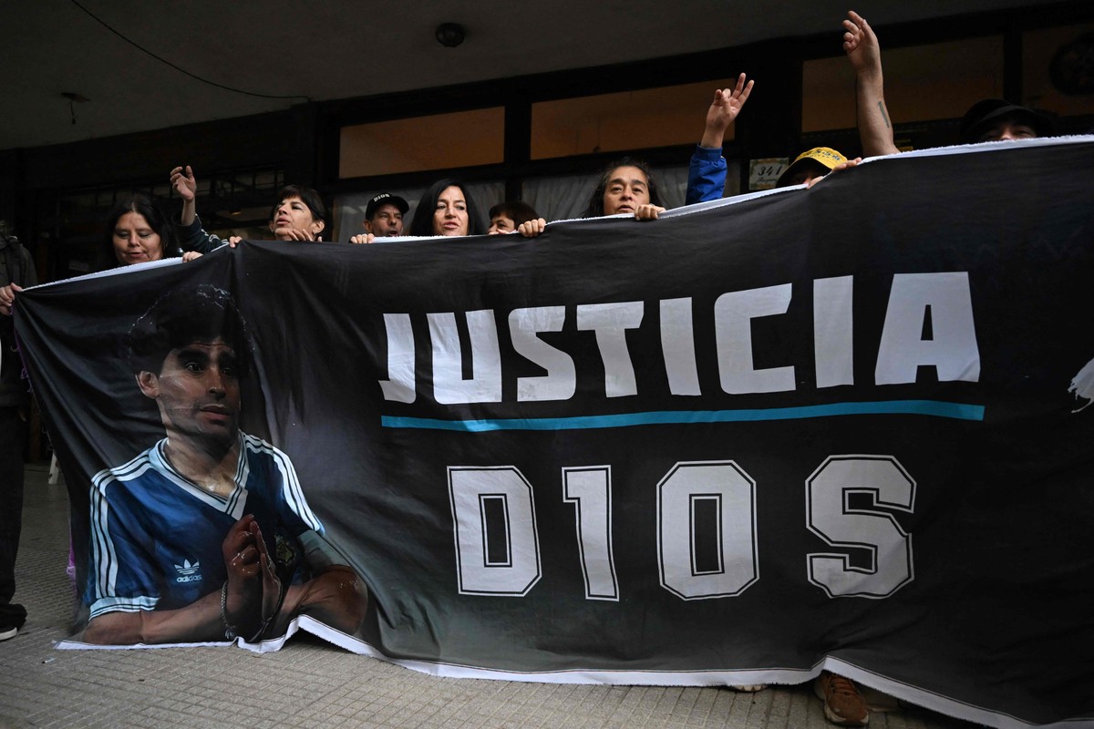 Julgamento sobre a morte de Maradona é suspenso e pode ser anulado