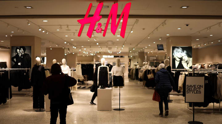 Uma loja da H&M em Nova Iorque em 19 de novembro de 2024. (Foto: Charly Triballeau | AFP | Getty Images)
