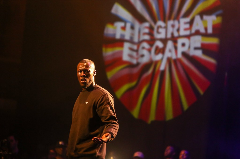 Adele, Lewis Capaldi e outros se apresentaram no festival The Great Escape, em Brighton, em seus estágios iniciais antes de alcançarem notoriedade. (Foto: Reprodução)