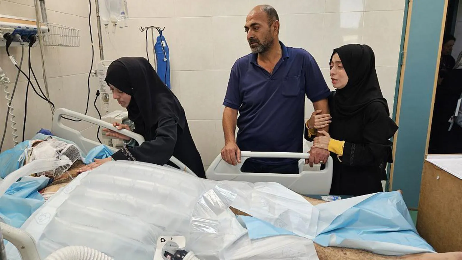 Pai de nove filhos permanece em estado crítico após ataque israelense