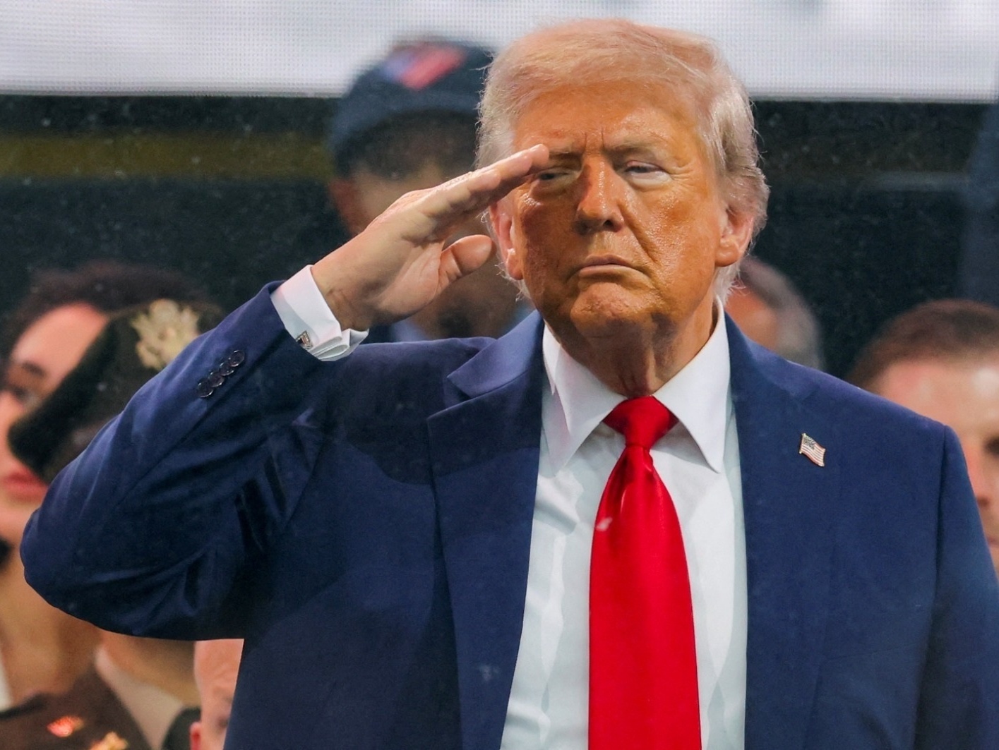 Trump exige rendição do Irã e afirma que 'paciência se esgotou' com Khamenei