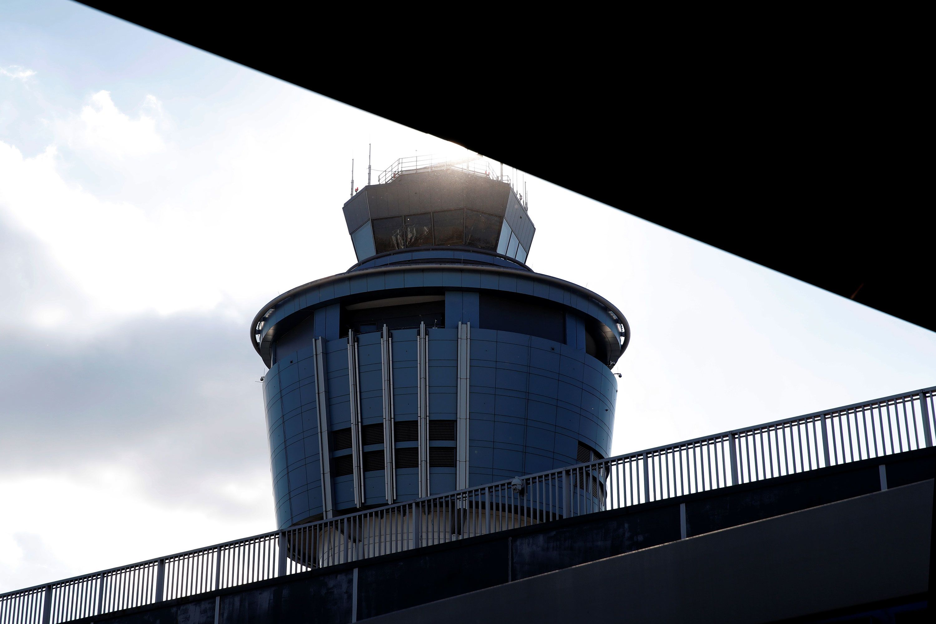 Investigação da FAA e NTSB é acionada após incidente no aeroporto de LaGuardia